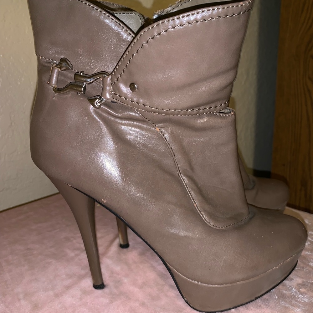 Story Leather Heels Sz 8